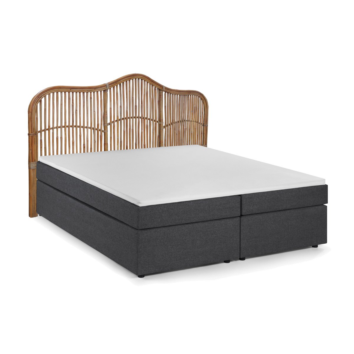 Boxspringbett mit Rattan-Kopfteil